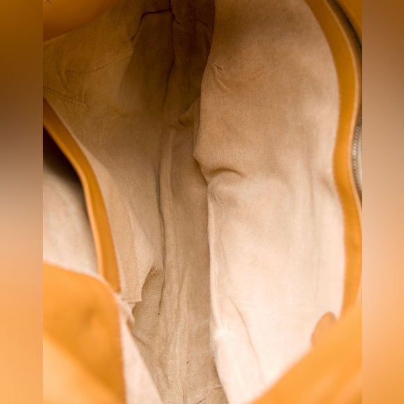 Bottega Veneta marigold leather shoulder bag. - Picture 5 of 5